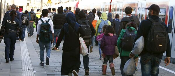 移民に紛れ、「イスラム国」テロリスト2万人が欧州へ 移民に紛れ、「イスラム国」テロリスト2万人が欧州へ - Sputnik 日本