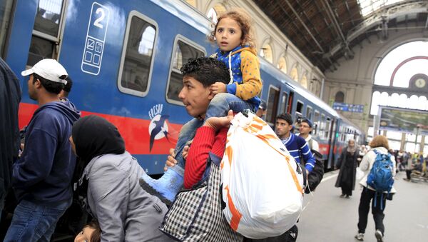 「人身密輸」：クロアチア警察に護送された難民列車、ハンガリーで拘束 - Sputnik 日本