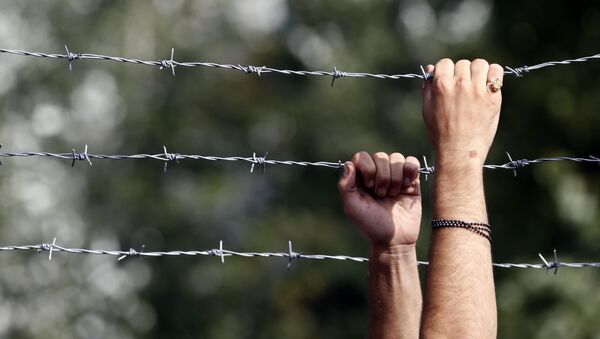 ハンガリー、クロアチアとの国境に壁を築く、難民流入を防ぐため - Sputnik 日本