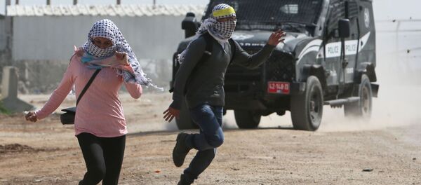 イスラエル警察、児童に銃を発射する権利を得る - Sputnik 日本