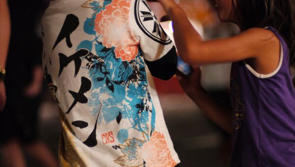 「アラーキ」のエロ写真をプリントしたハワイアンシャツが発売へ - Sputnik 日本