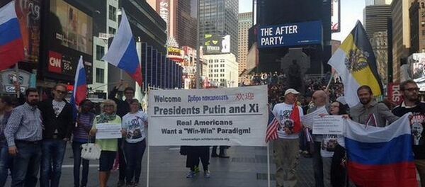 タイムズスクエアでニューヨークの住民がプーチン大統領を支持するピケを実施 - Sputnik 日本