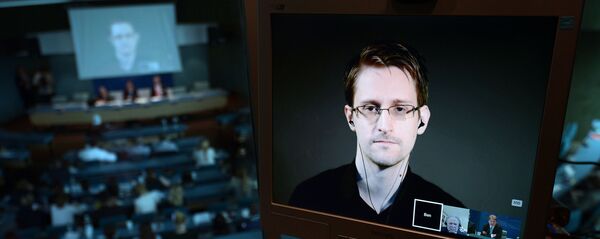 スノーデン氏：米国と英国は携帯電話を使って一緒に市民を監視していた - Sputnik 日本